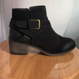 Women’s 6.5 dark brown Sonoma booties